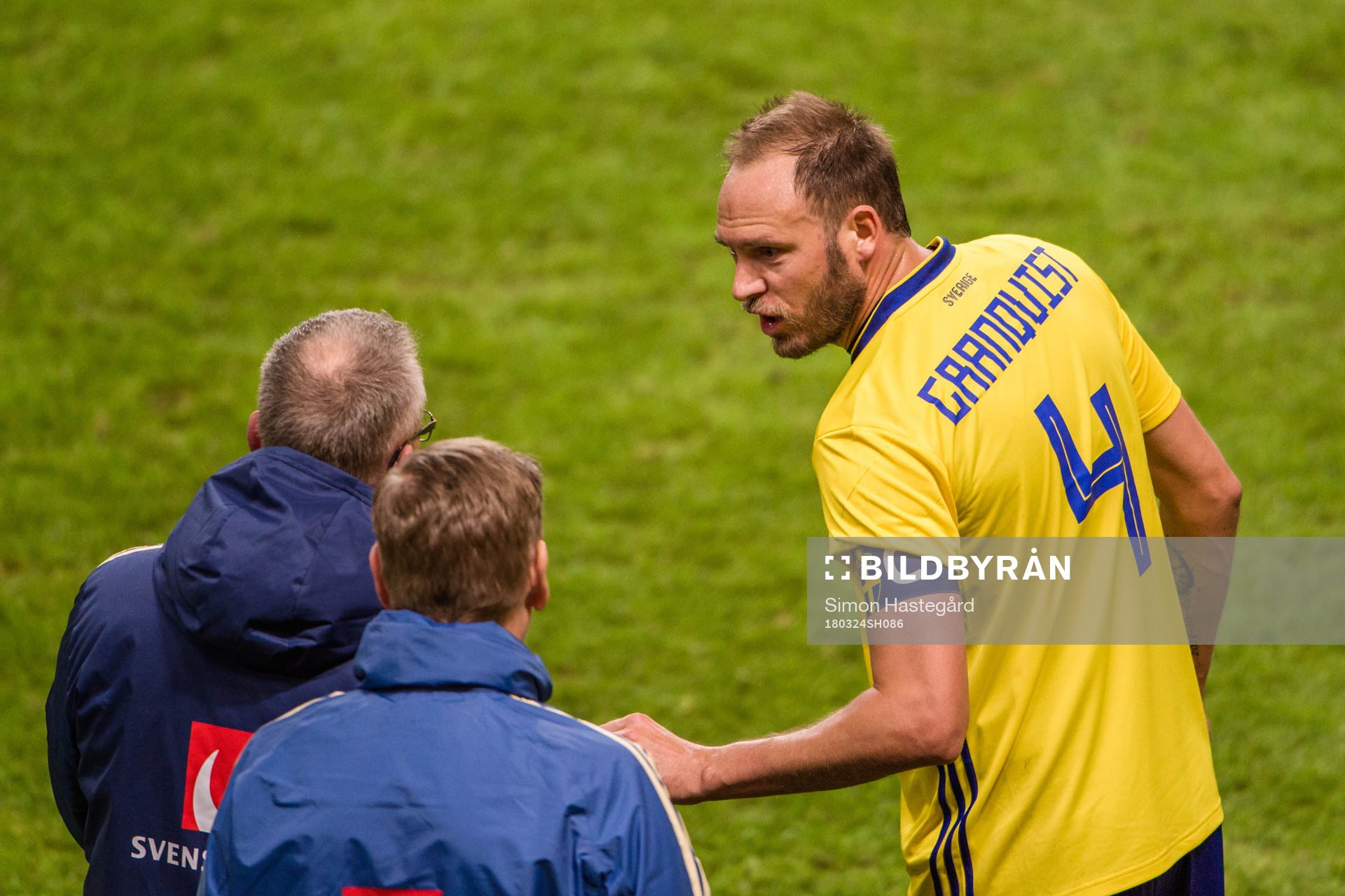 Sveriges Andreas Granqvist i samtal med förbundskapten
