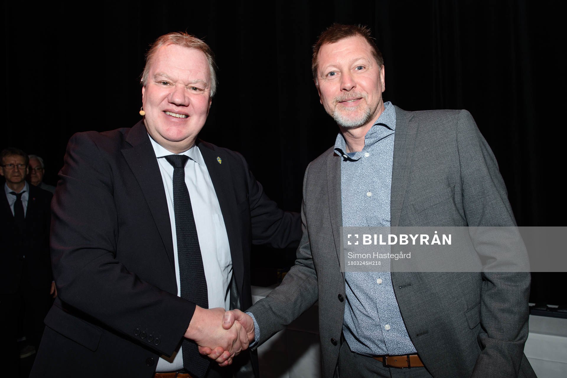 Jan-Inge Thuresson tar emot en medalj för sina insatser för svensk fotboll under Svenska Fotbollförbundets årsmöte den 24 mars 2018 i Stockholm.