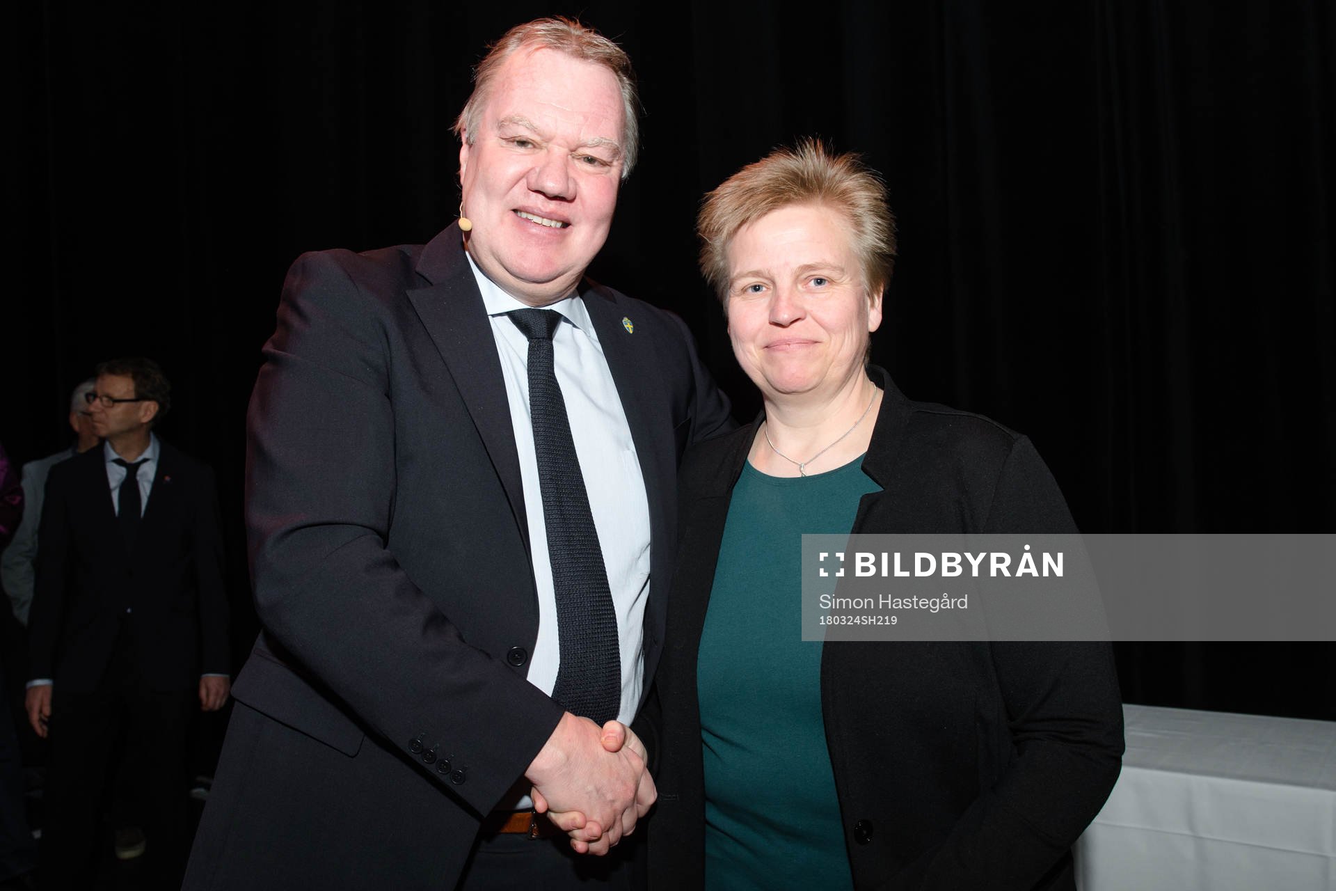 Susanne Zettergren tar emot en medalj för sina insatser för svensk fotboll under Svenska Fotbollförbundets årsmöte den 24 mars 2018 i Stockholm.