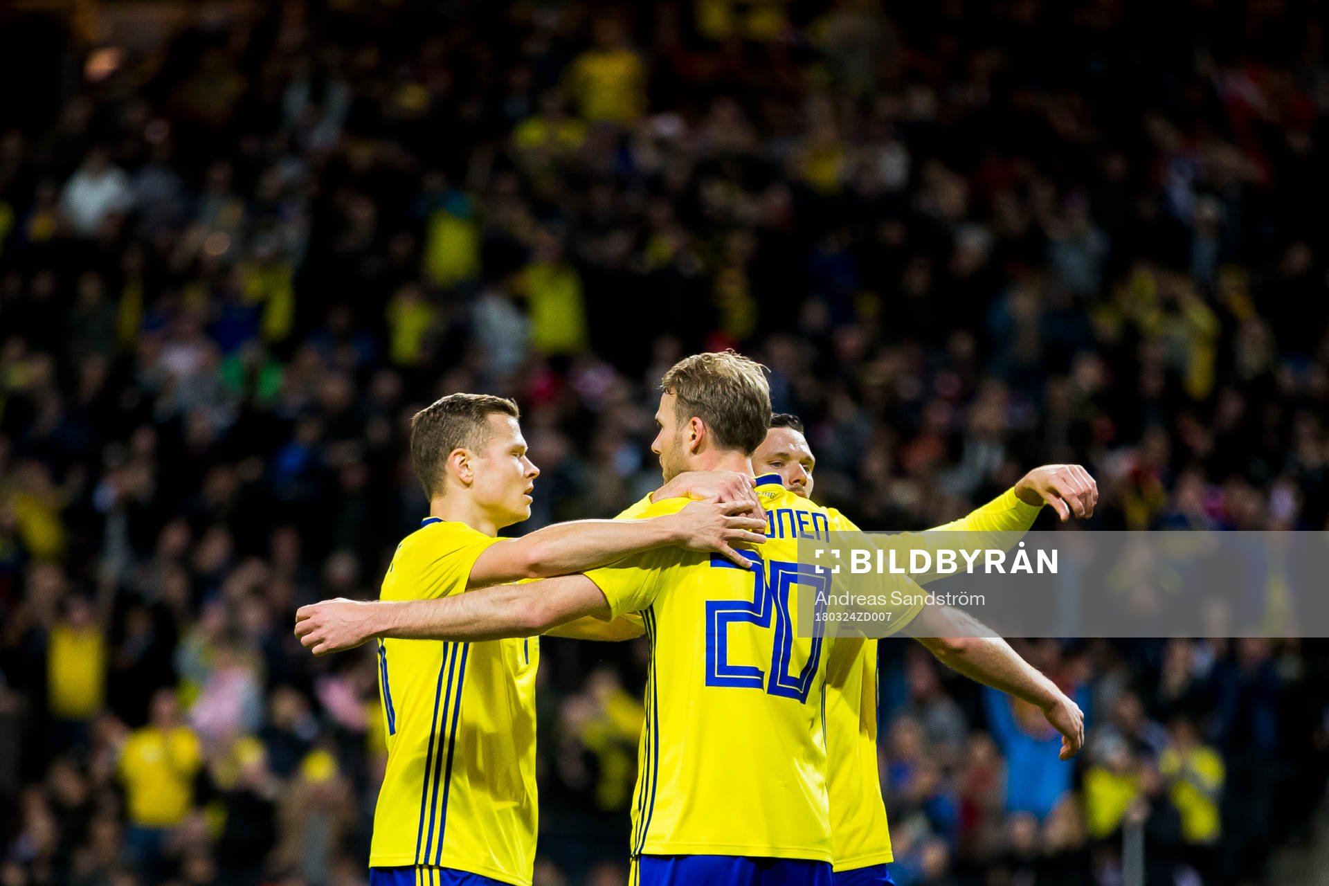Sveriges Ola Toivonen jublar med Viktor Claesson och Marcus Berg efter 1-1 under träningslandskampen i fotboll mellan Sverige och Chile den 24 Mars 2018 i Stockholm.