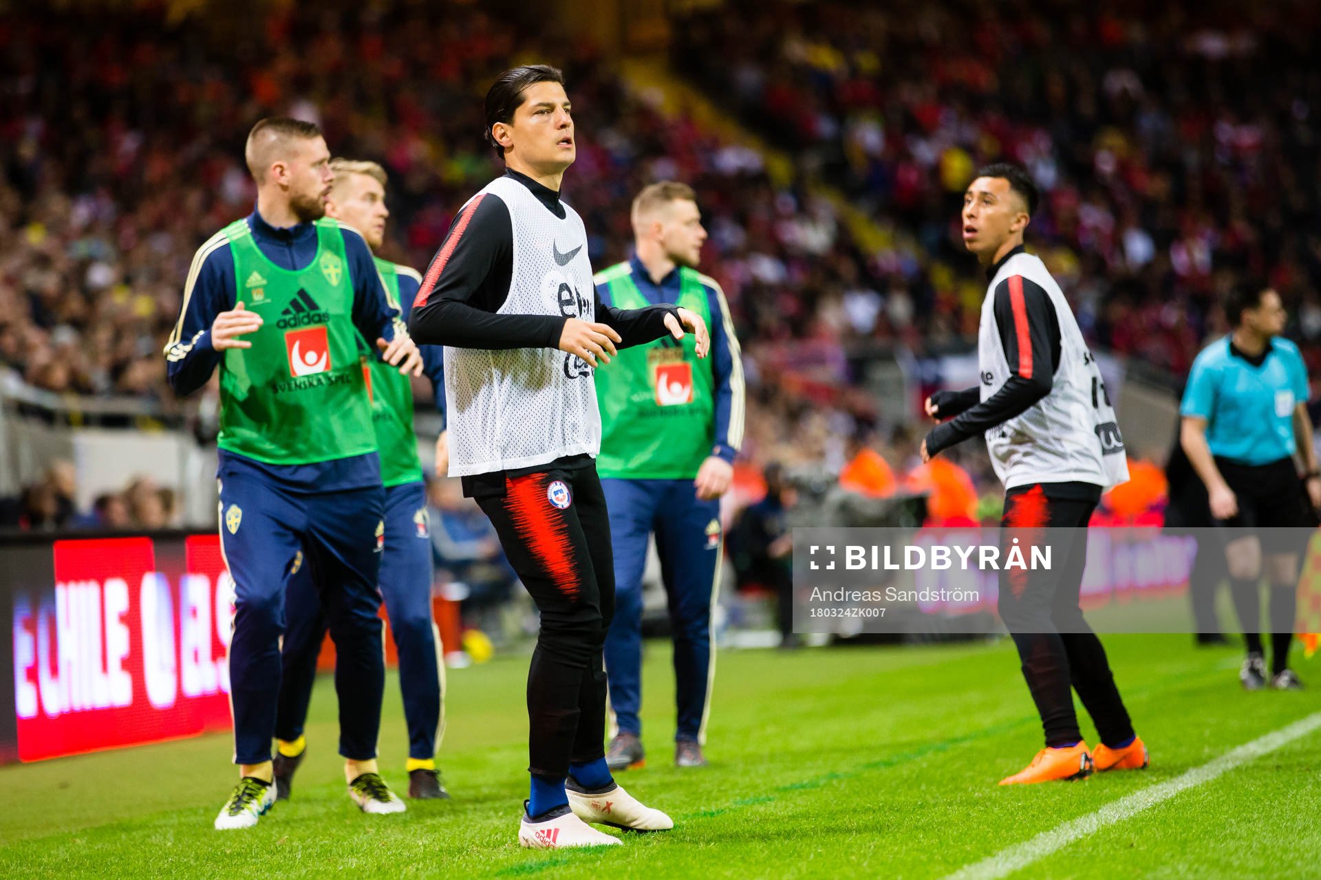 Chiles Miiko Albornoz värmer upp