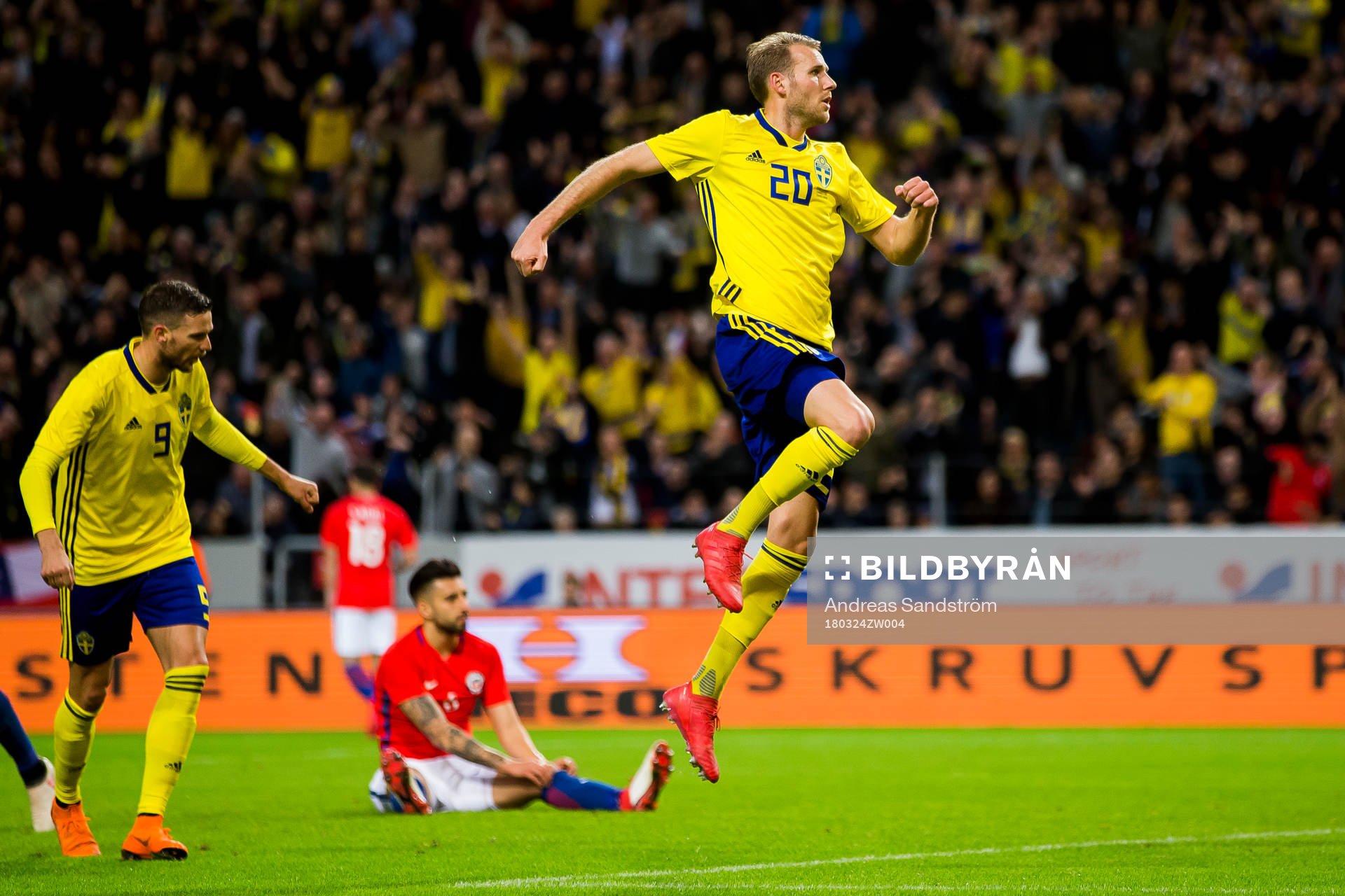 Sveriges Ola Toivonen jublar