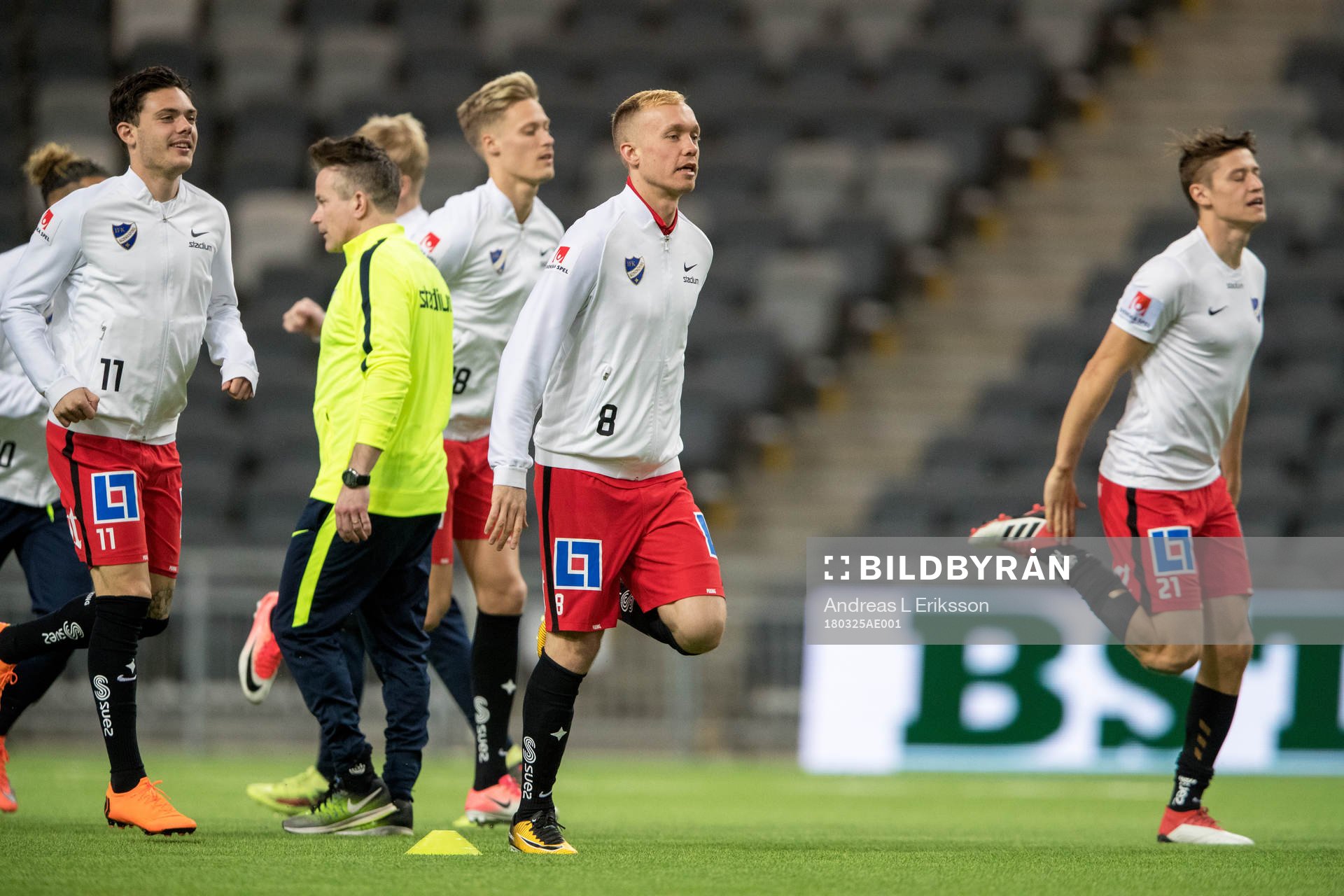 Norrköpings Gudmundur Thórarinsson värmer upp
