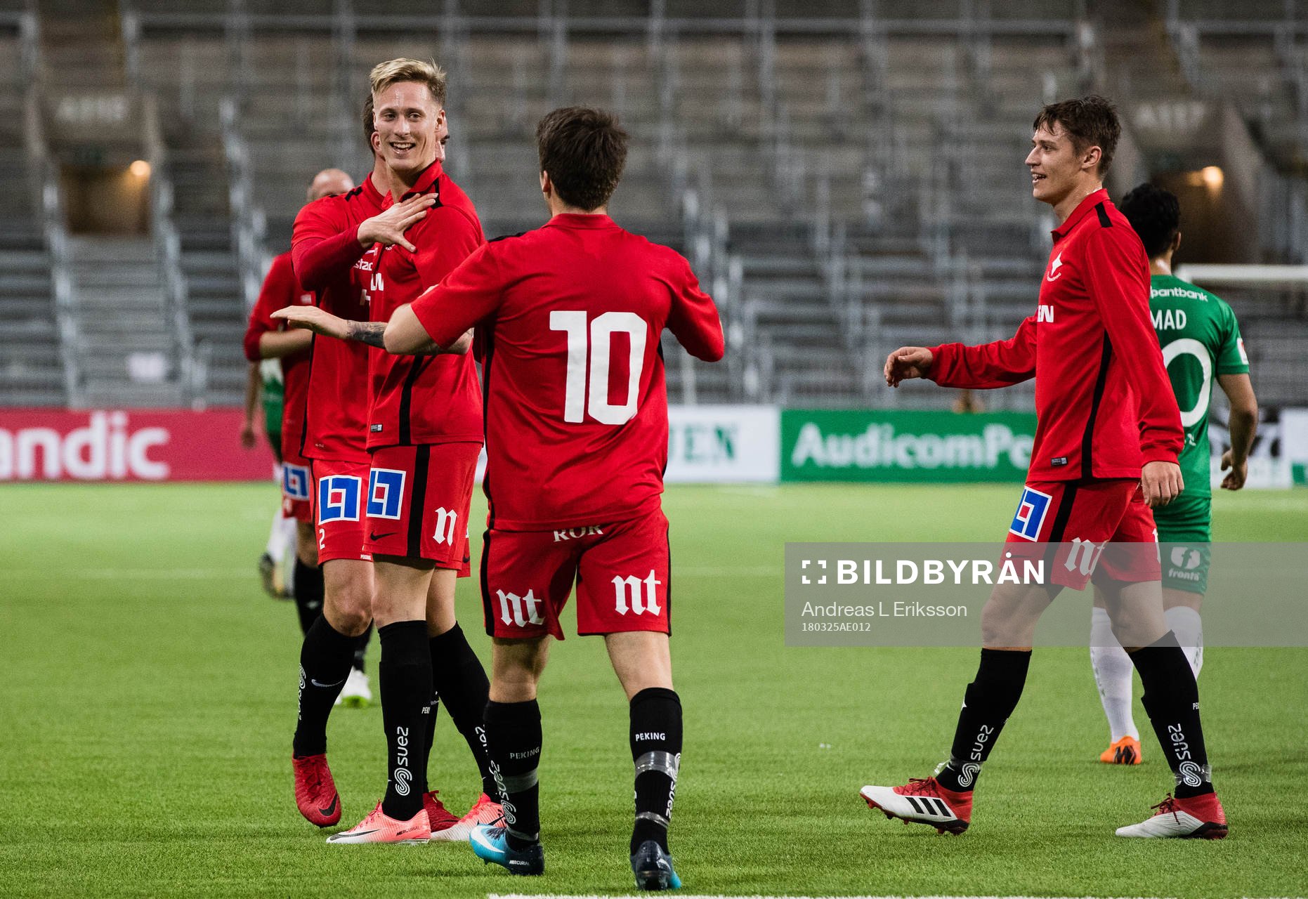 Norrköpings Hampus Lönn jublar tillsmamans med Simon