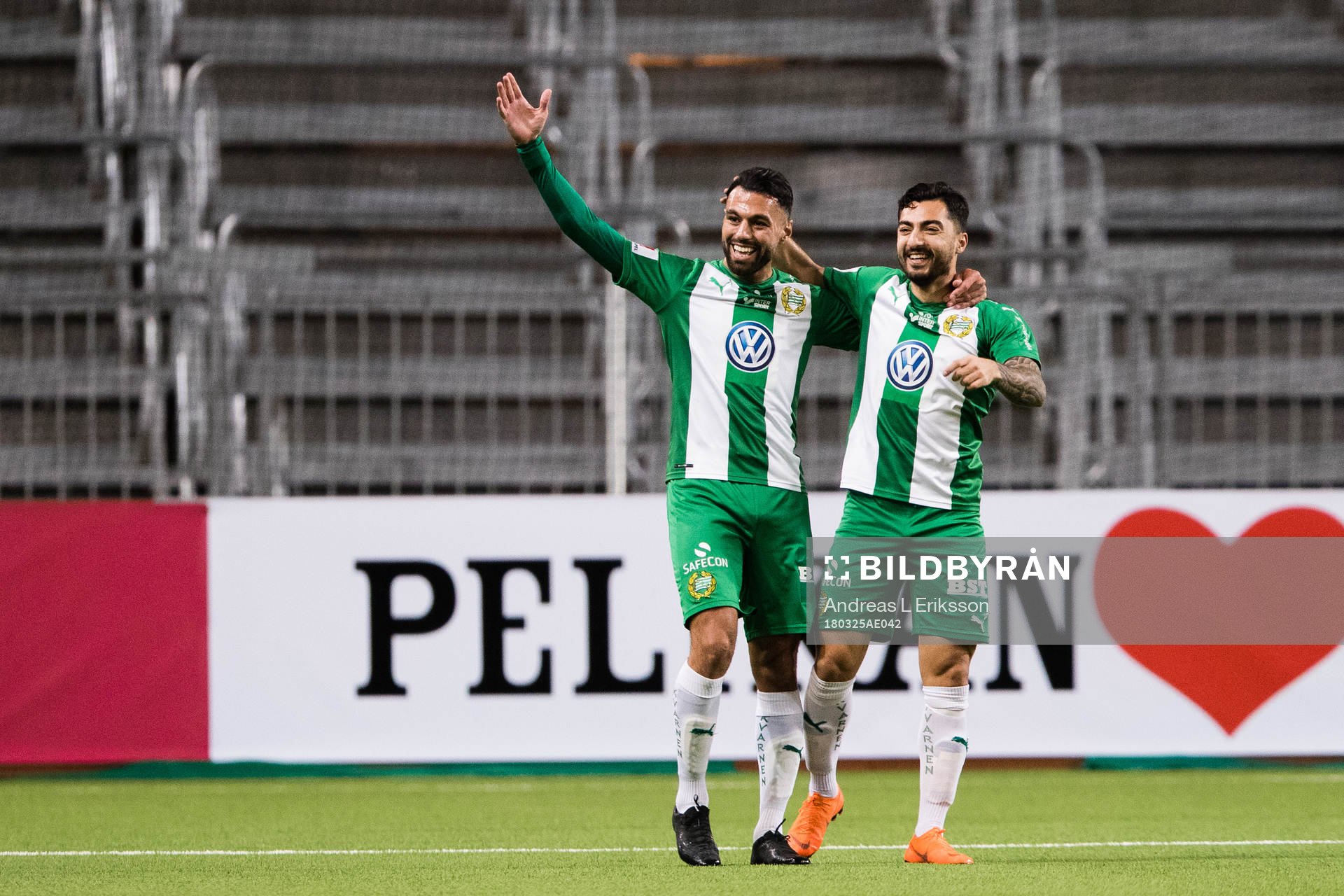 Hammarbys Imad Khalili jublar tillsammans med Hammarbys Jiloan Hamad efter att ha kvitterat till 1-1 under en träningsmatch i fotboll mellan Hammarby och Norrköping den 25 mars 2018 i Stockholm.