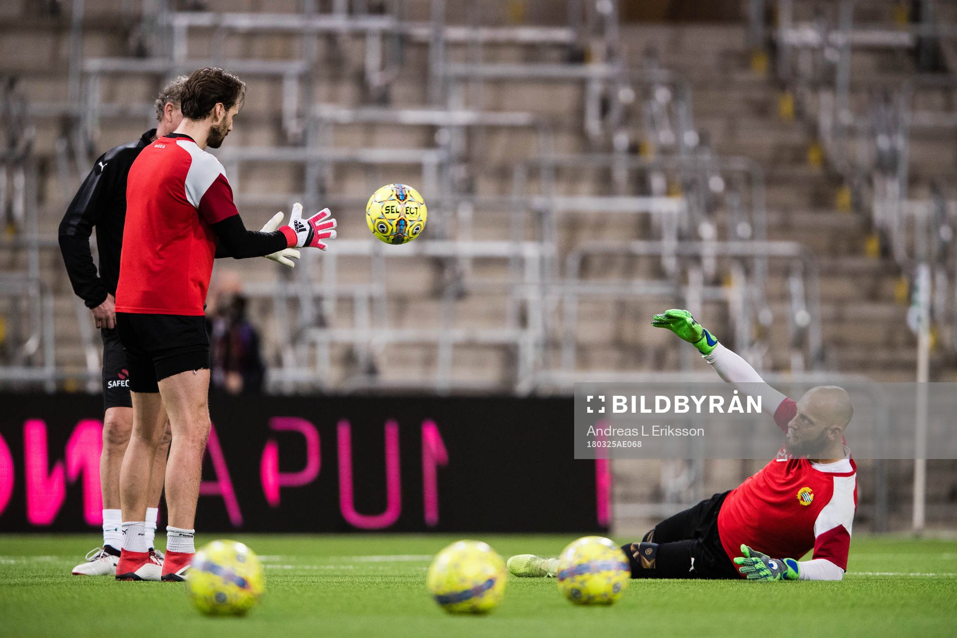 Hammarbys målvakt Johan Wiland och målvakt Benny