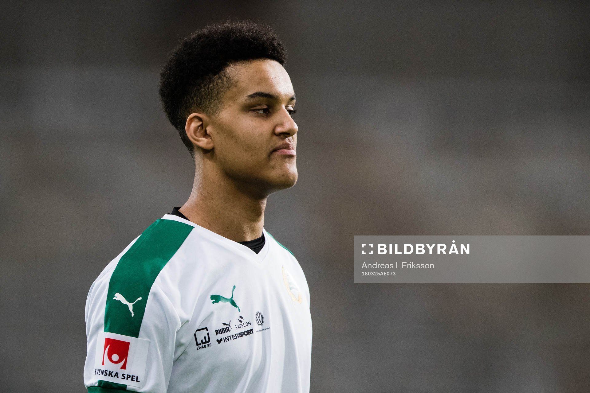 Hammarbys målvakt Oliver Nnonyelu Dovin under uppvärmningen inför träningsmatch i fotboll mellan Hammarby och Norrköping den 25 mars 2018 i Stockholm.