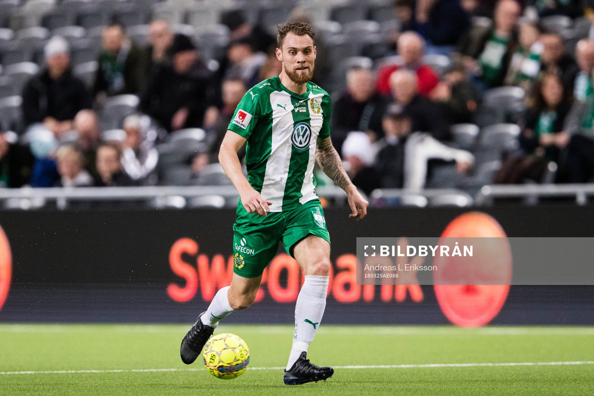 Hammarbys David Fällman med bollen