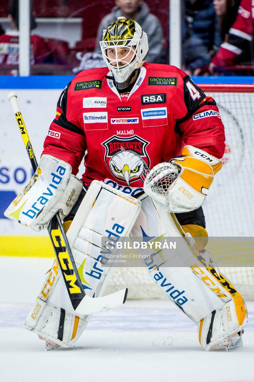 Malmö Redhawks målvakt Jonatan Bjurö innan kvartsfinal 4