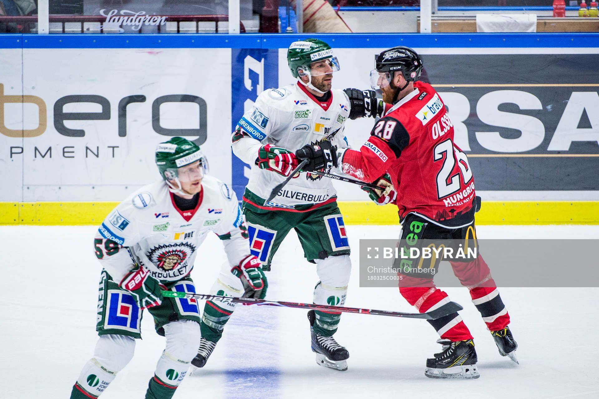 Frölundas Joel Lundqvist gruffar med Malmö Redhawks Jens
