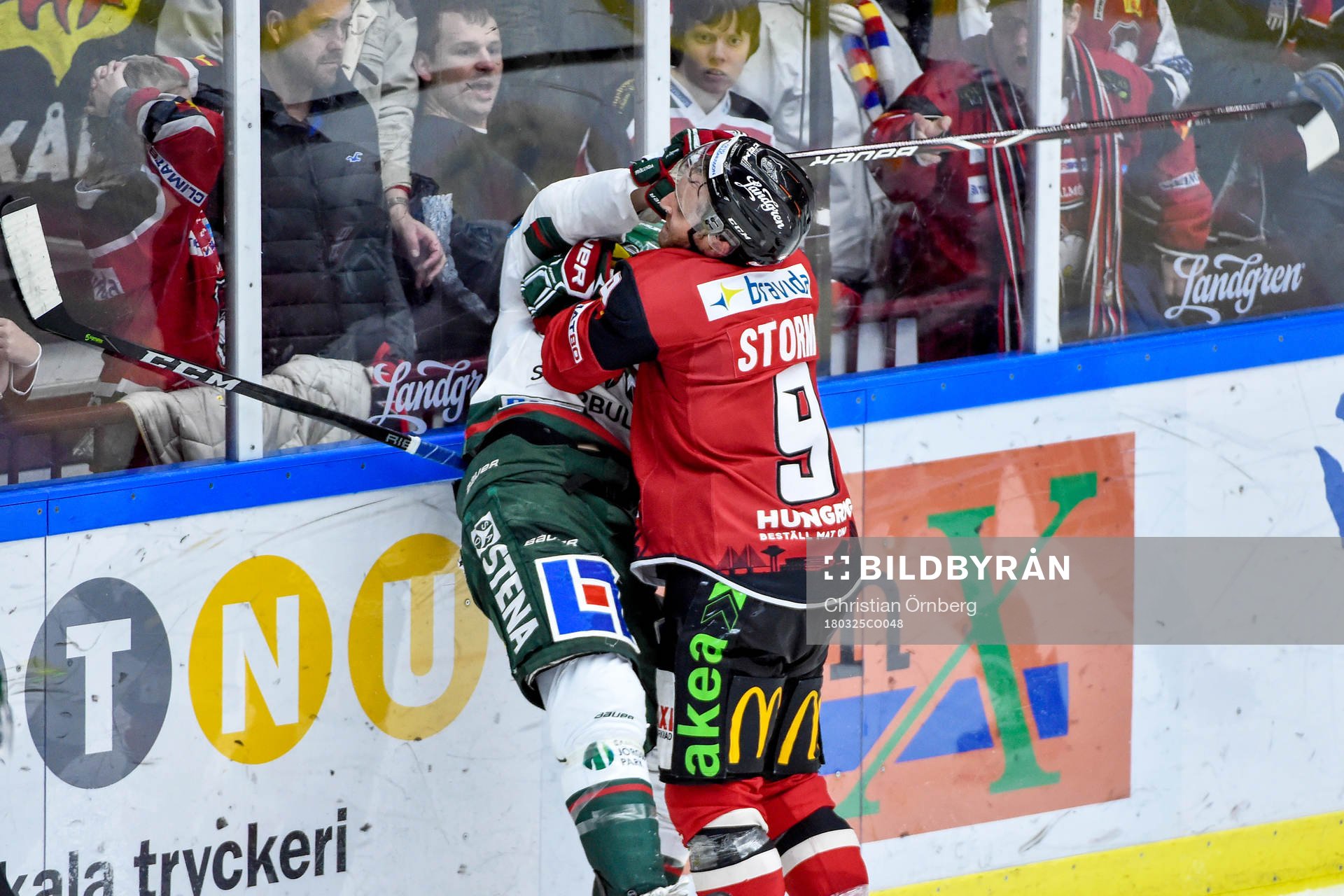 Frölundas John Nyberg och Malmö Redhawks Frederik Storm