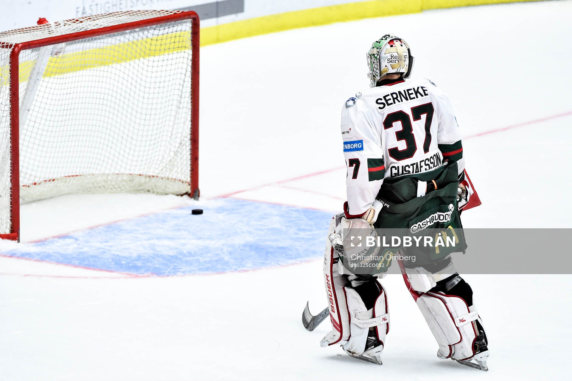 Frölundas målvakt Johan Gustafsson deppar