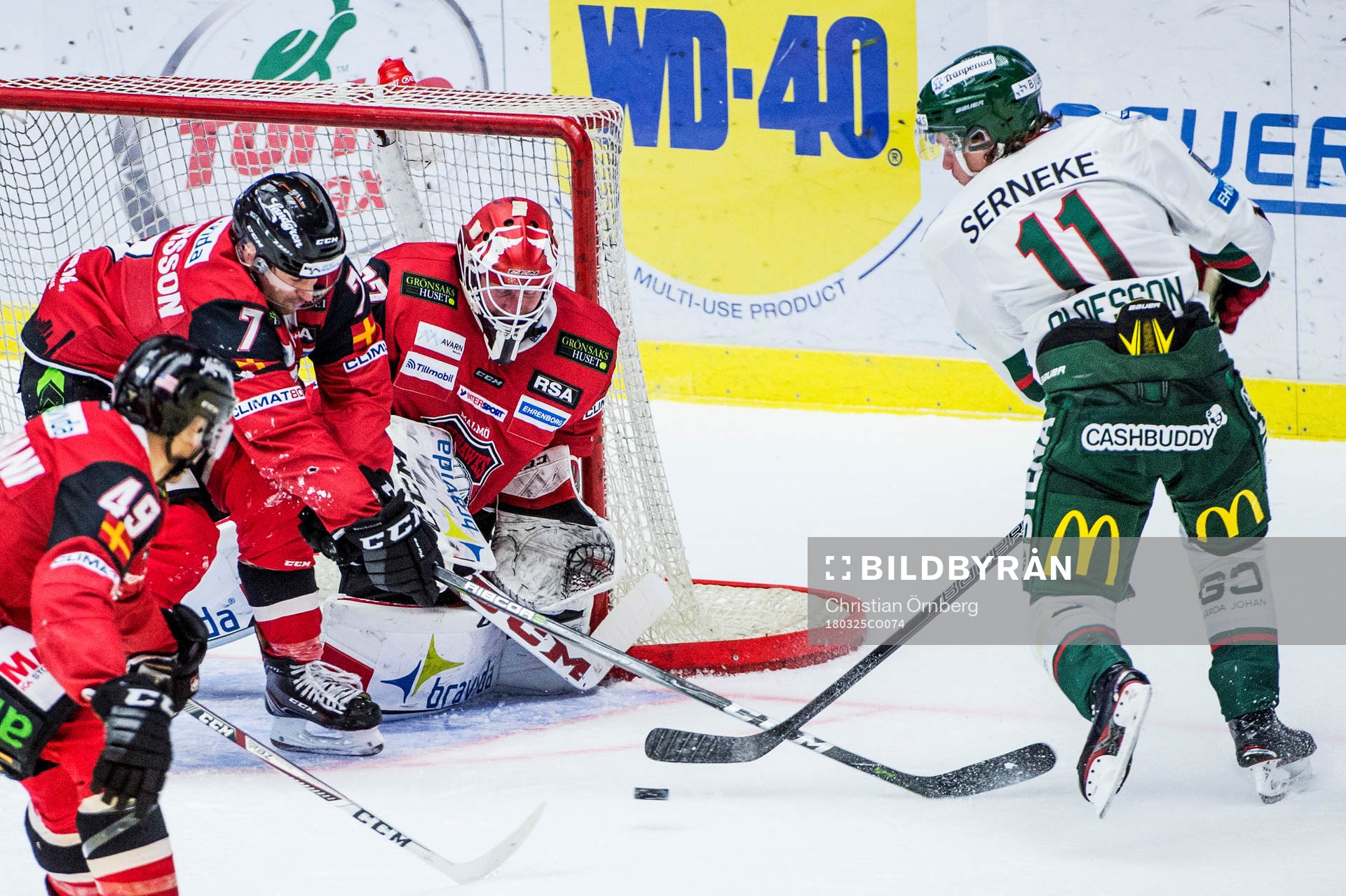 Frölundas Victor Olofsson mot Malmö Redhawks målvakt