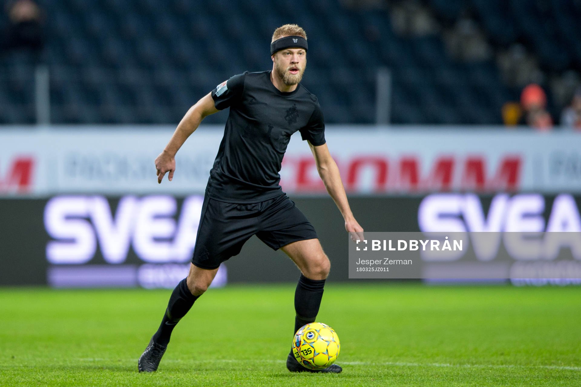 AIK:s Daniel Sundgren under träningsmatchen i fotboll mellan AIK och Helsingborg den 25 mars 2018 i Stockholm.