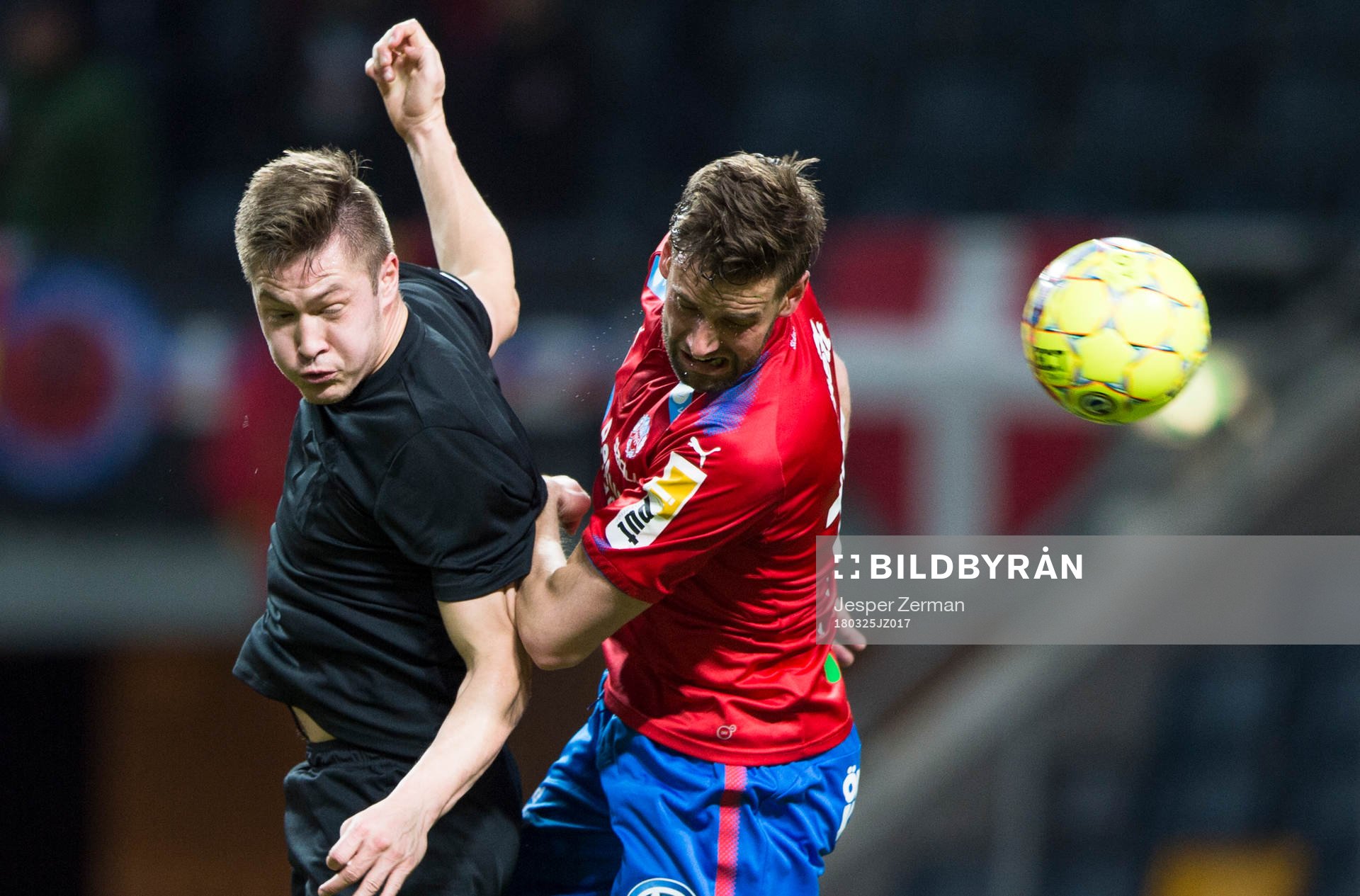 s Haukur Hauksson och Helsingborgs Mikael Dahlberg i en