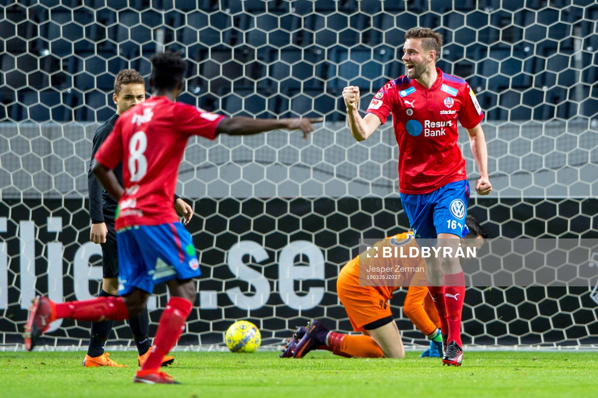 Helsingborgs Mikael Dahlberg jublar efter 3-0 under träningsmatchen i fotboll mellan AIK och Helsingborg den 25 mars 2018 i Stockholm.