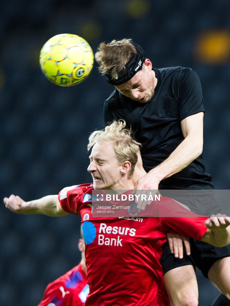 s Daniel Björkman och Helsingborgs Max Mårtensson i en
