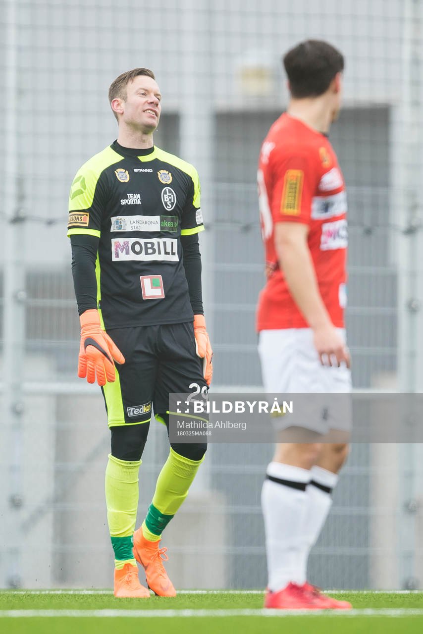 Landskronas målvakt Viktor Noring deppar