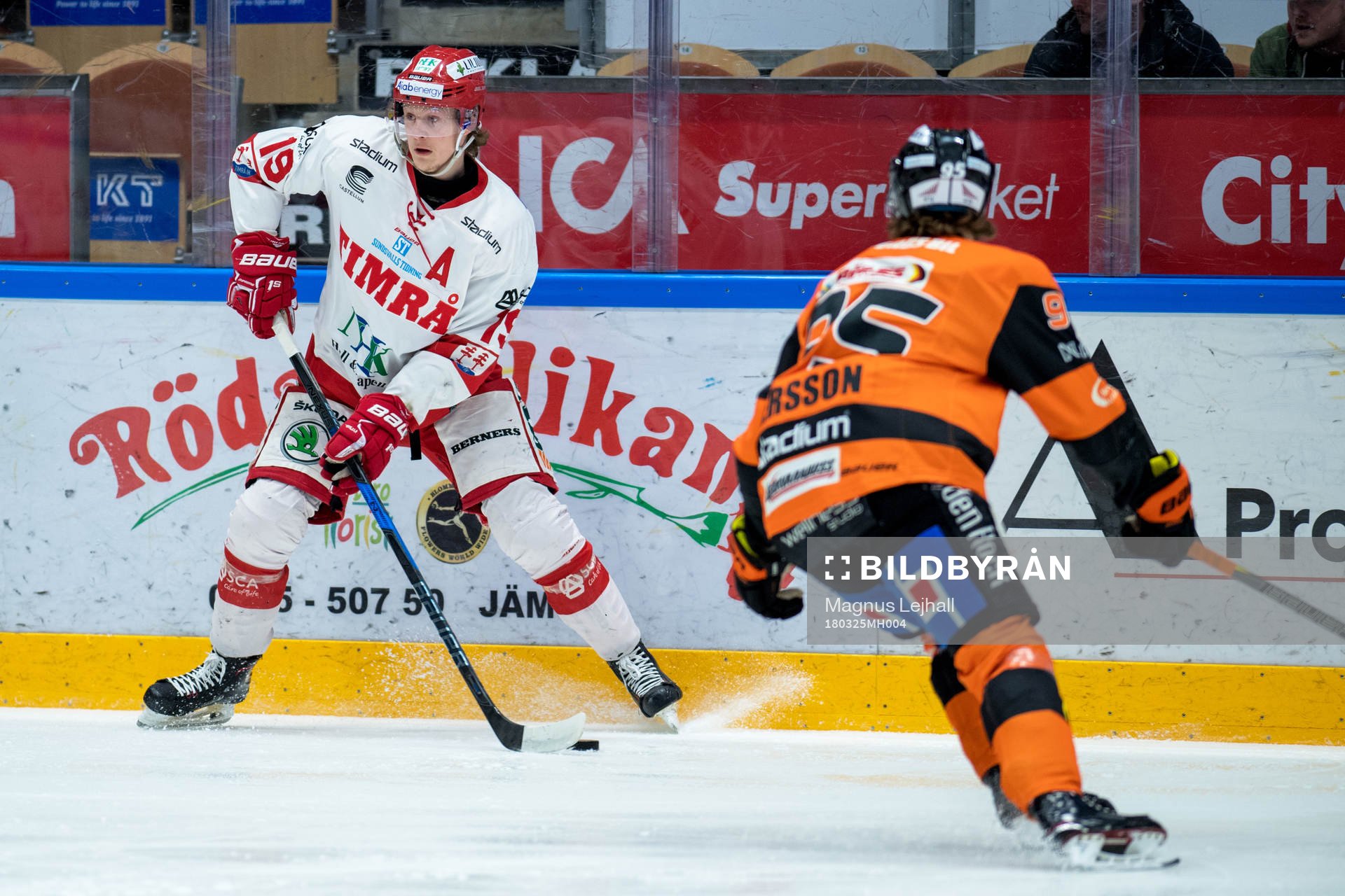 Timrås Erik Karlsson och Karlskronas Carl Persson