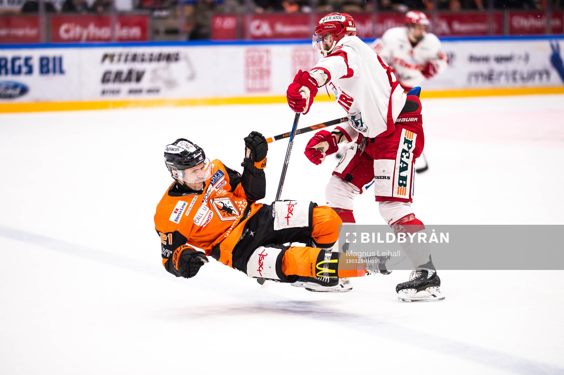Karlskronas Cory Murphy  och Timrås Lukas Zetterberg