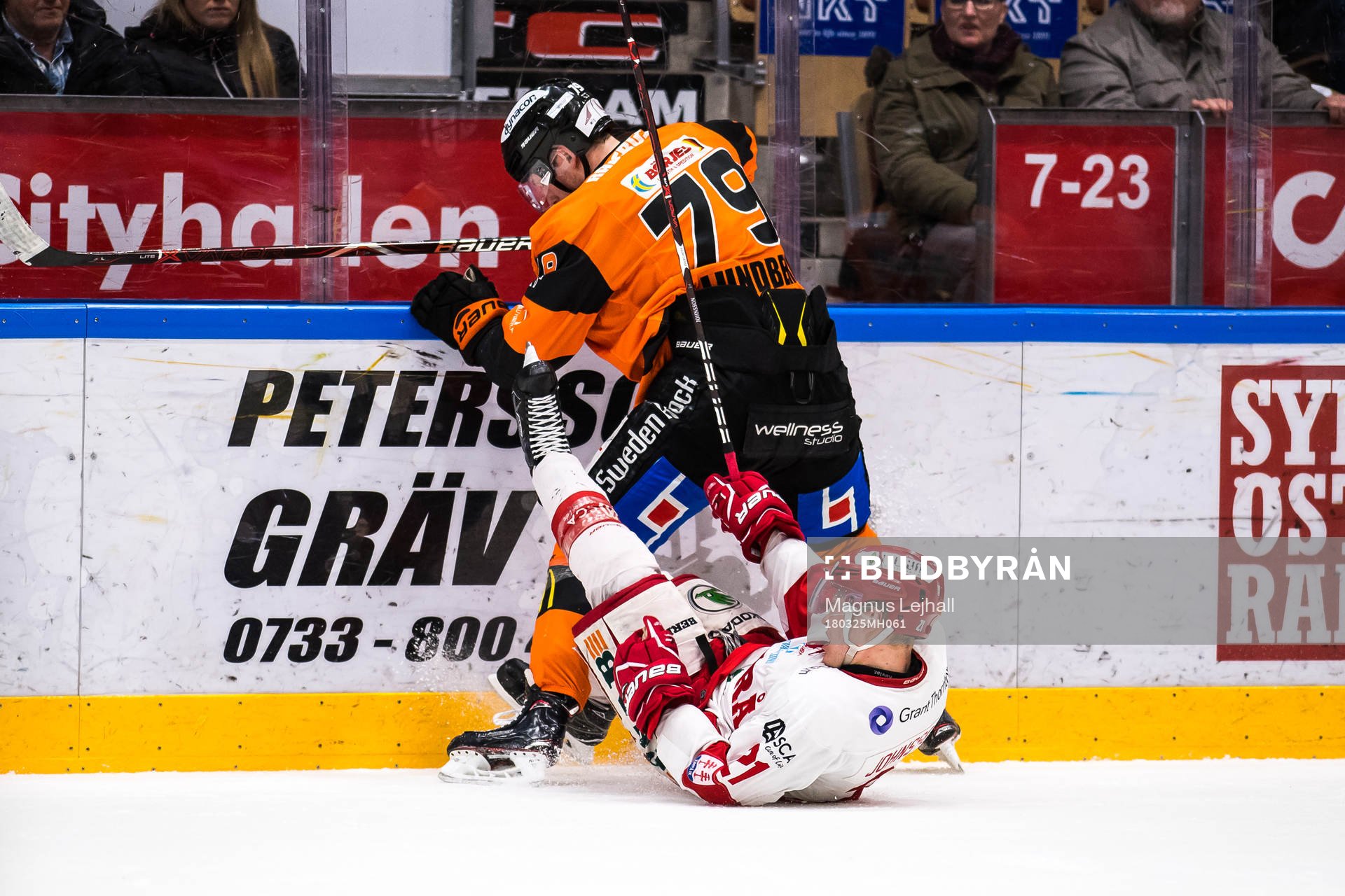 Karlskronas Emil Lundberg  och Timrås Johan Johnsson