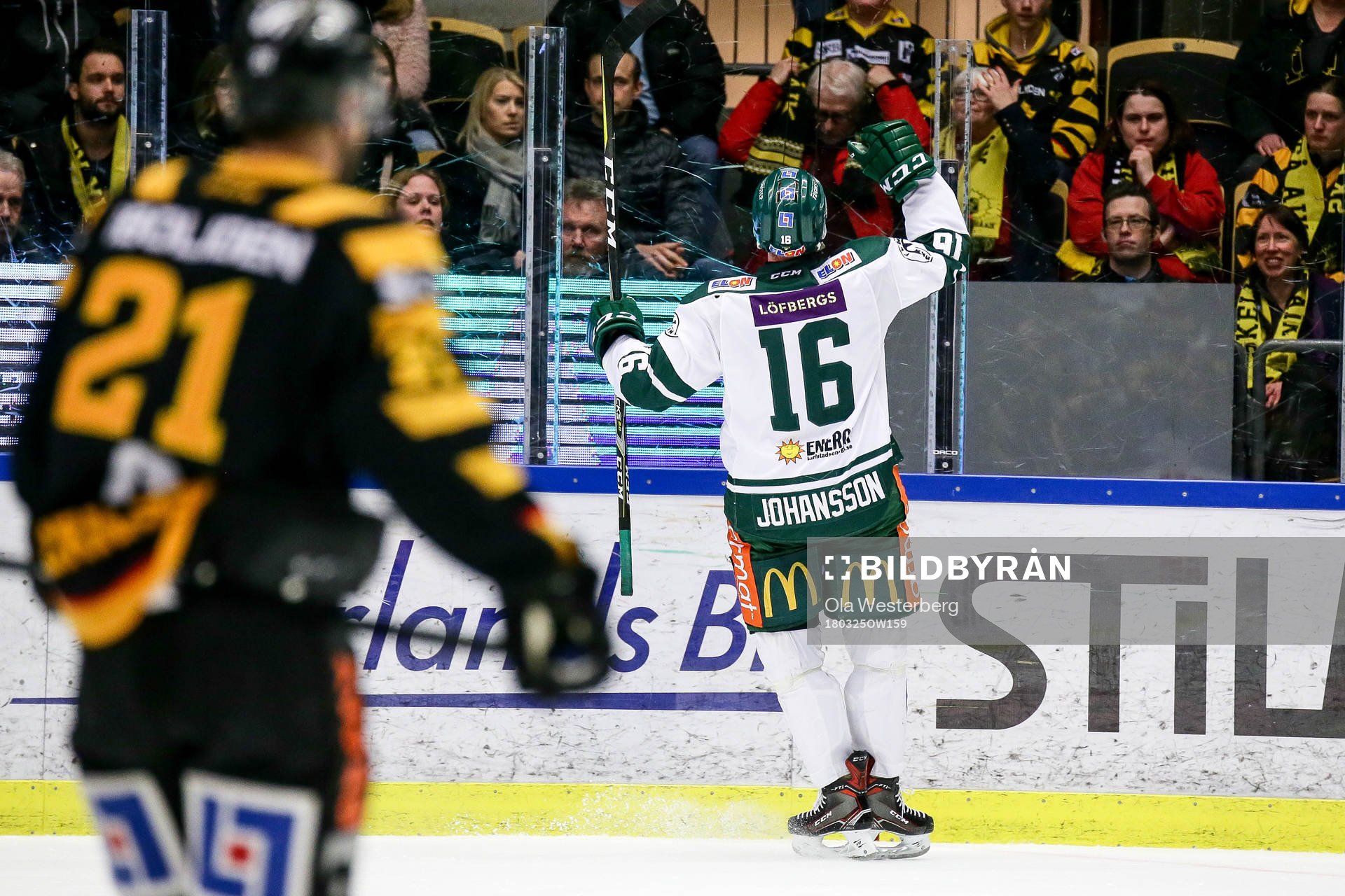 Färjestads Alexander Johansson jublar