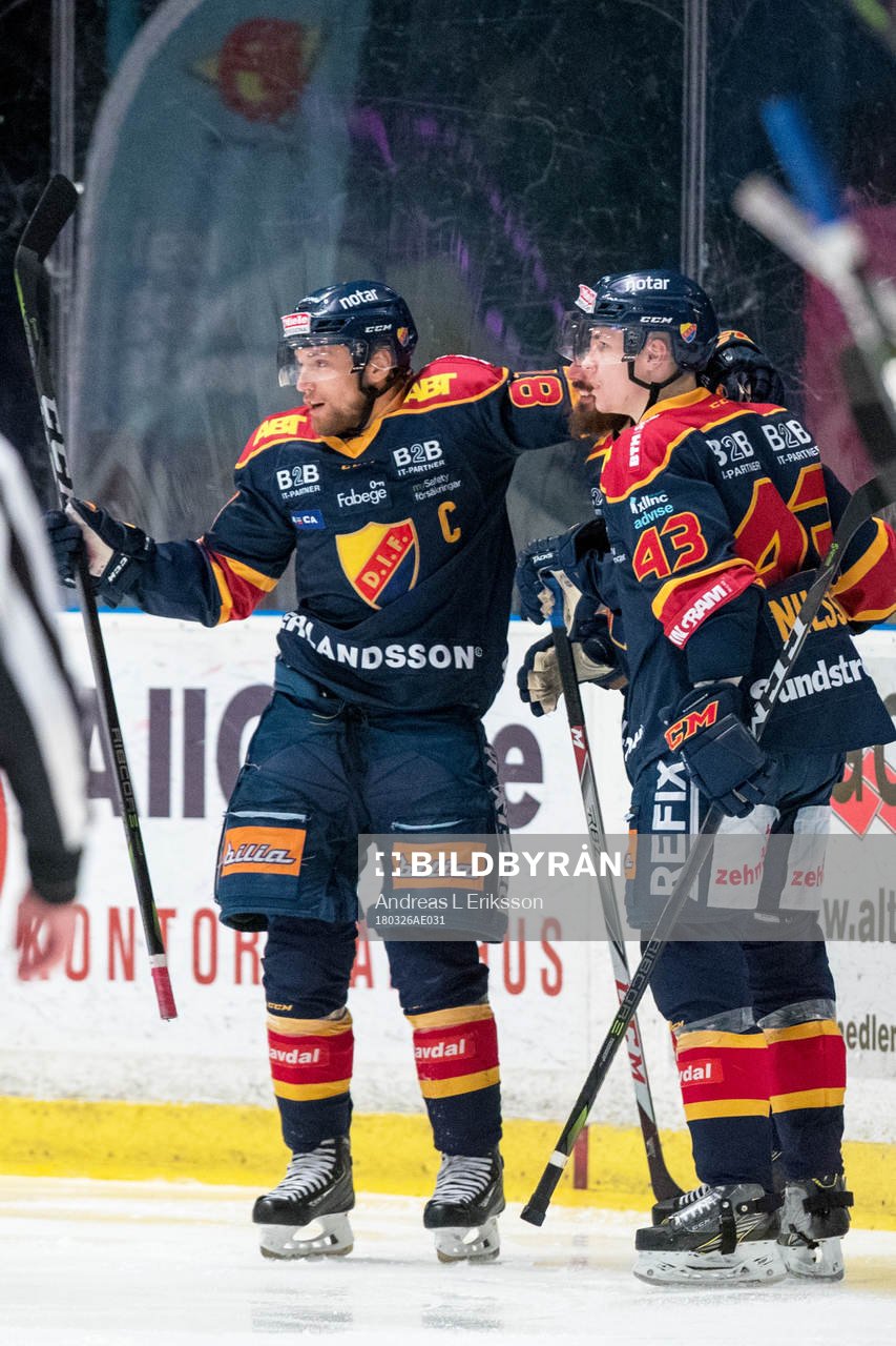 Djurgårdens Mikael Ahlén jublar med lagkamrater