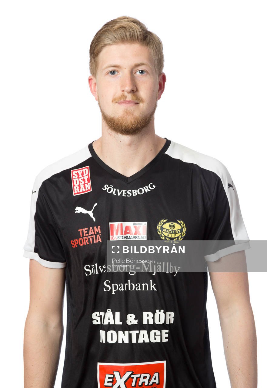 Mjällby:s målvakt Jesper Johansson poserar för ett porträtt den 26 Apr 2018 i Mjällby.