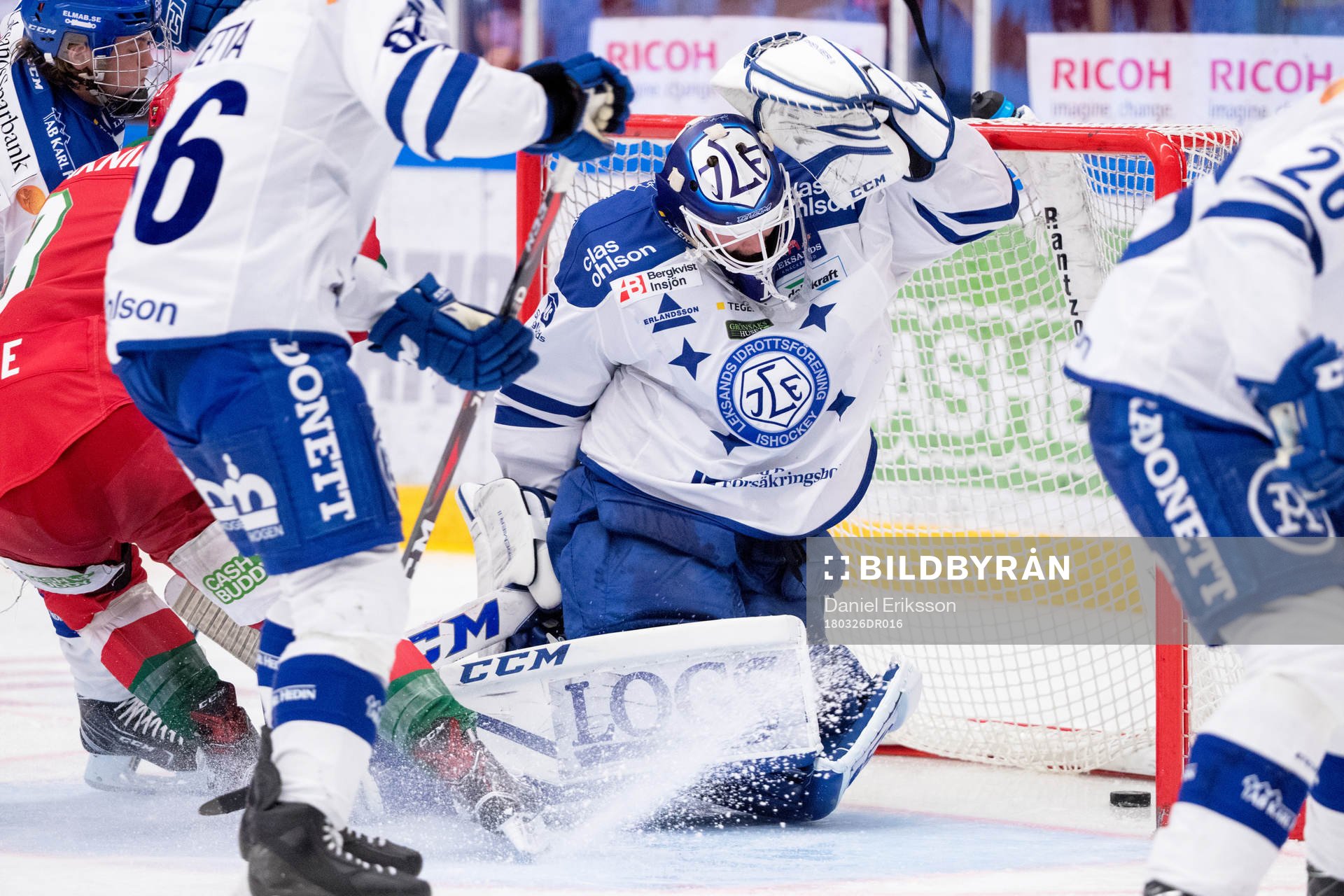 Moras David Kase (ej i bild) gör 1-2 bakom Leksands