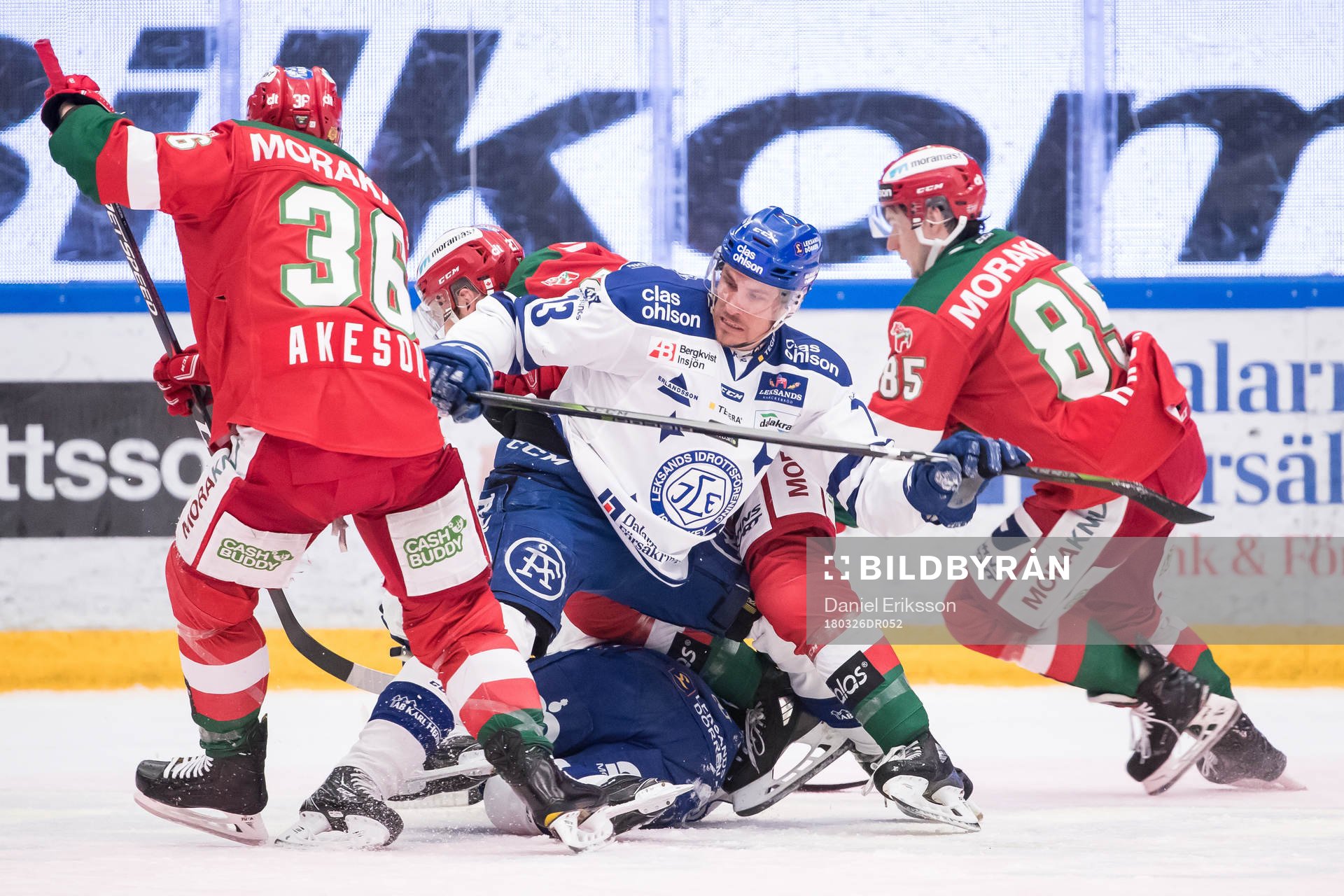 Leksands Jon Knuts och Moras Jason Akeson  och Michael Haga