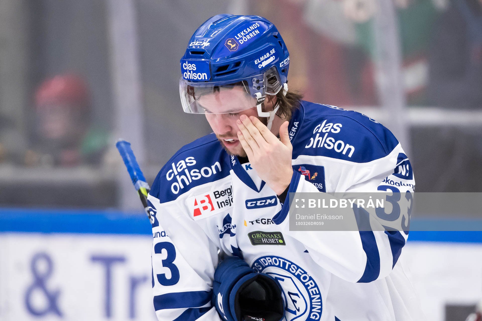 Leksands Anton Öhman  i ishockeymatchen i direktkvalet
