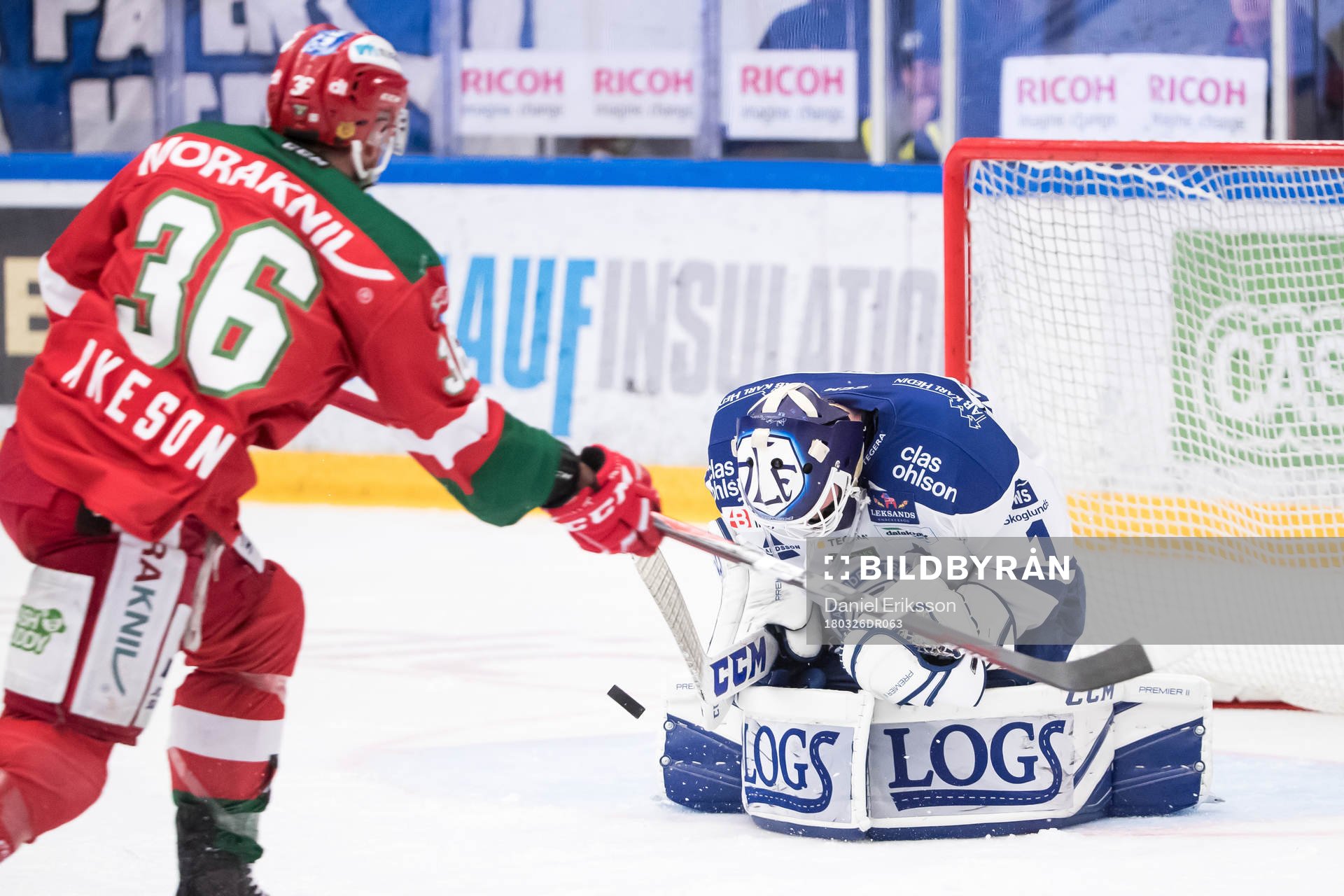 Leksands målvakt Tex Williamsson räddar chans från Moras