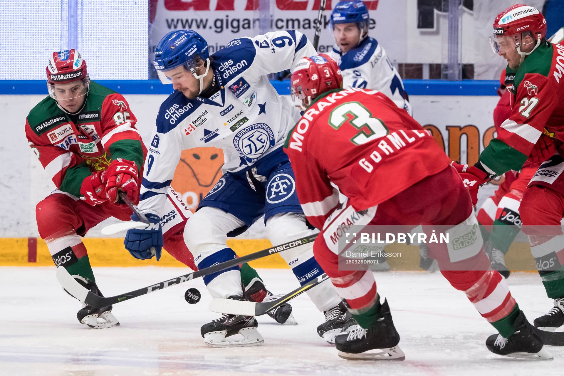 Moras Michael Haga och Leksands Emil Bemström  i