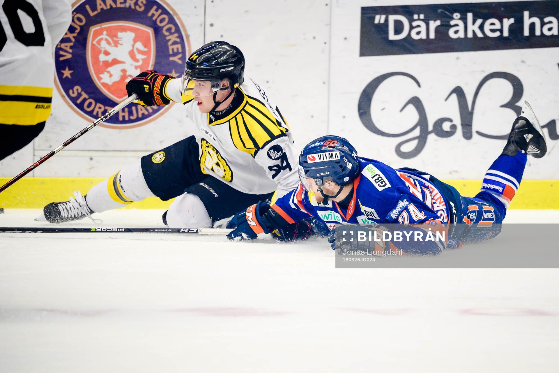 Brynäs Henrik Larsson och Växjös Brendan Shinnimin faller