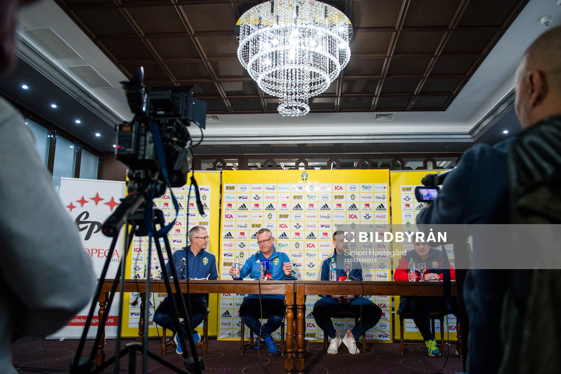 Sveriges förbundskapten Janne Andersson och Pontus Jansson