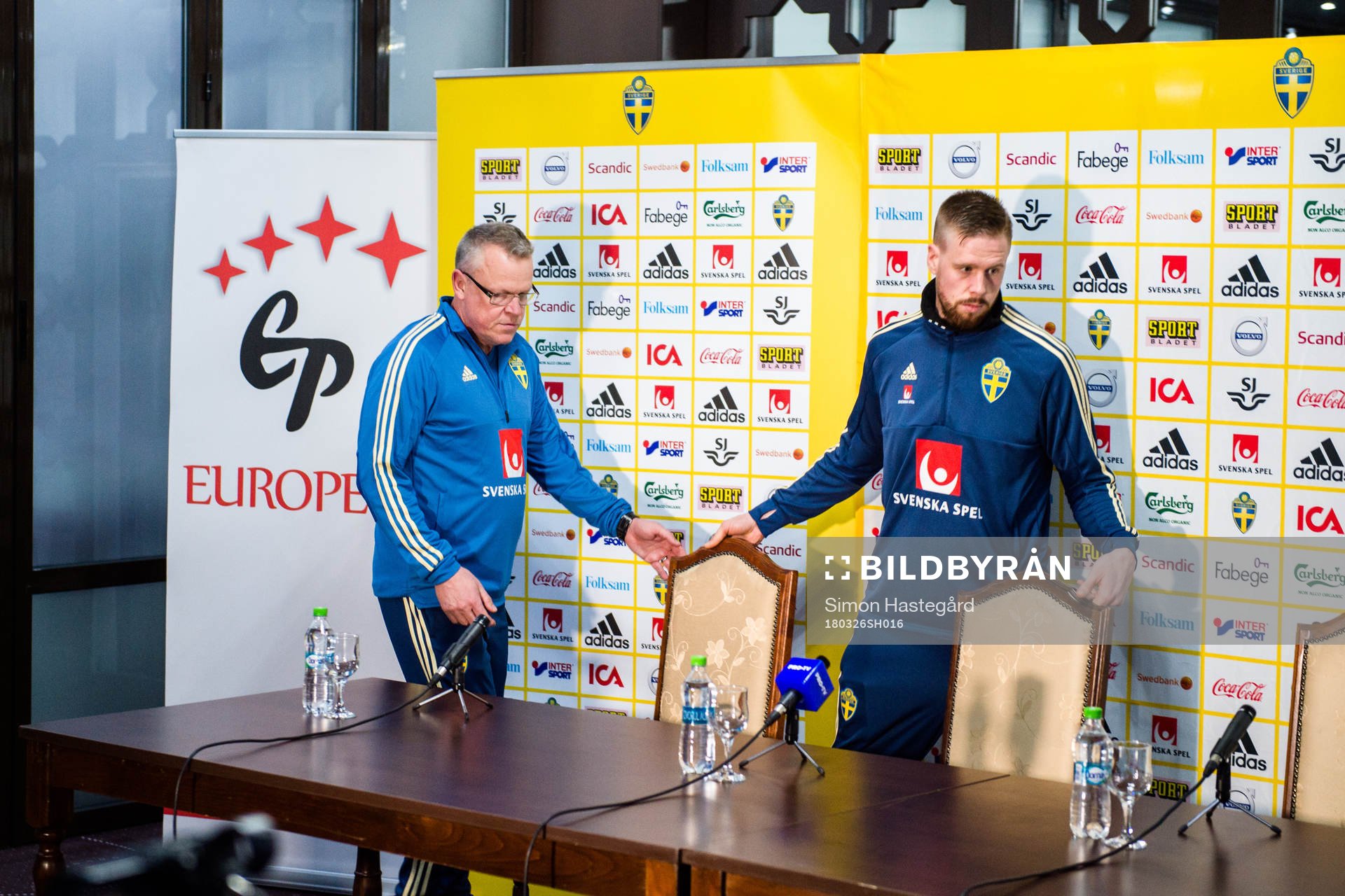 Sveriges förbundskapten Janne Andersson och Pontus Jansson