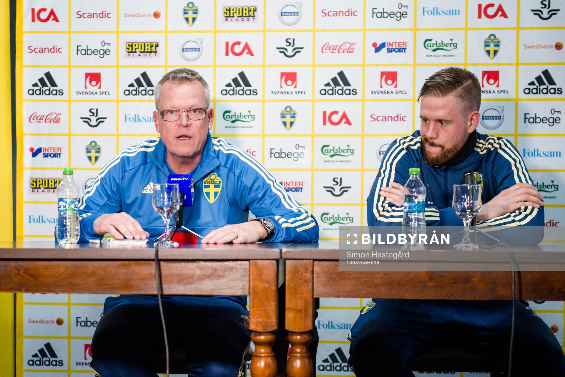 Sveriges förbundskapten Janne Andersson och Pontus Jansson