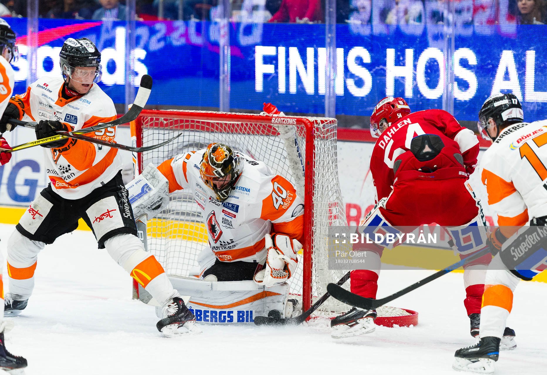 Karlskronas målvakt Johan Holmqvist räddar skott från
