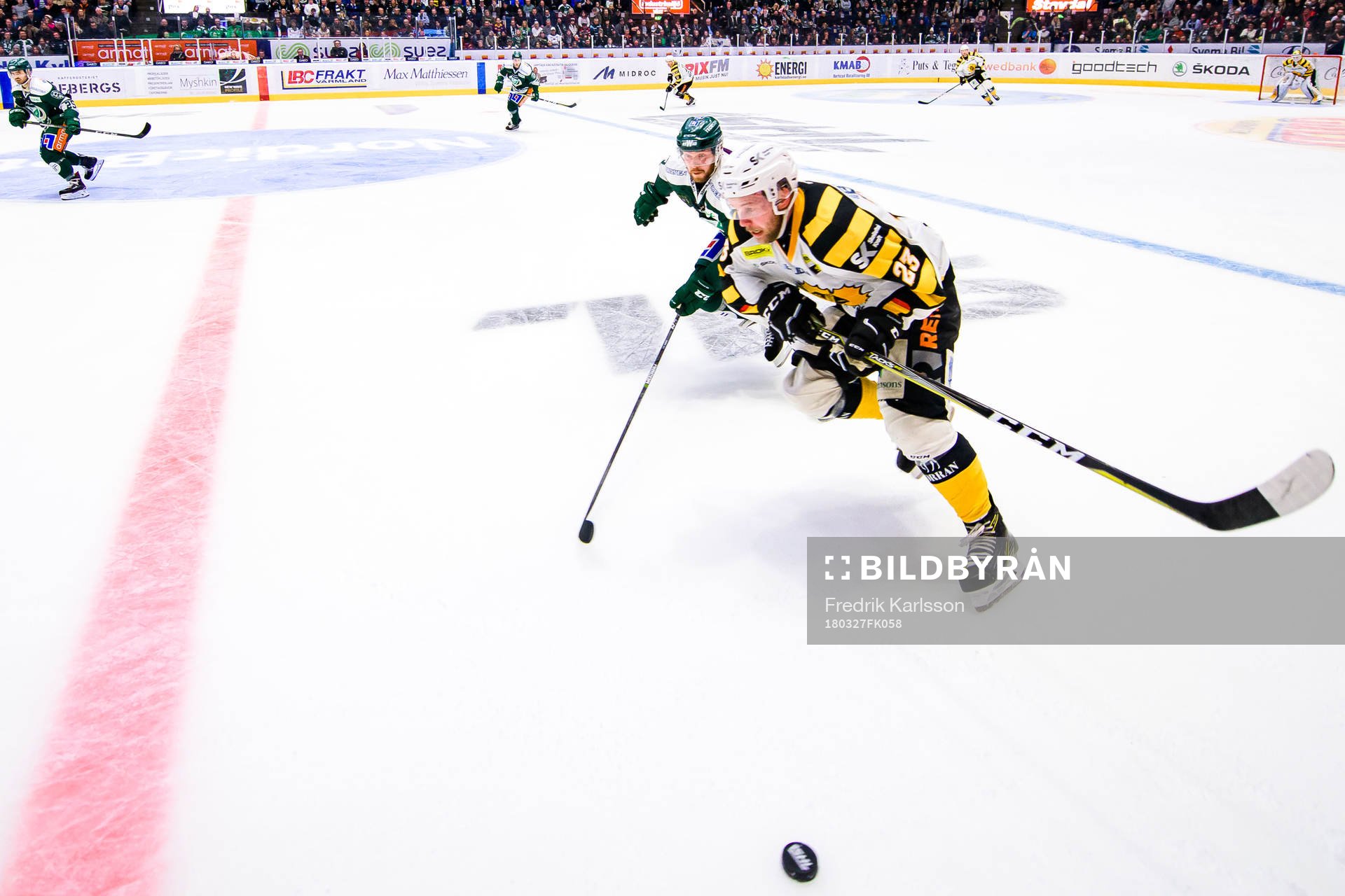 Färjestads Linus Persson och Skellefteås Mark Katic