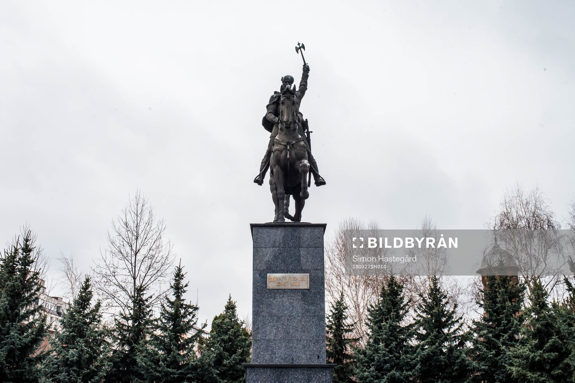 En staty föreställande Mihai Viteazul inför Sveriges träningslandskamp mot Rumänien den 27 mars 2018 i Craiova.