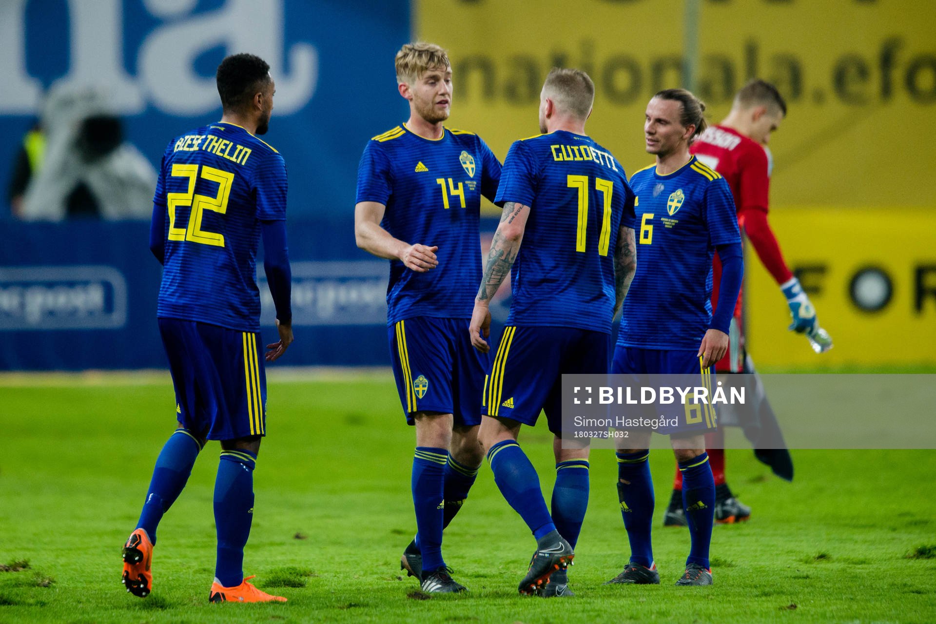 Sveriges Isaac Kiese Thelin , Filip Helander , John
