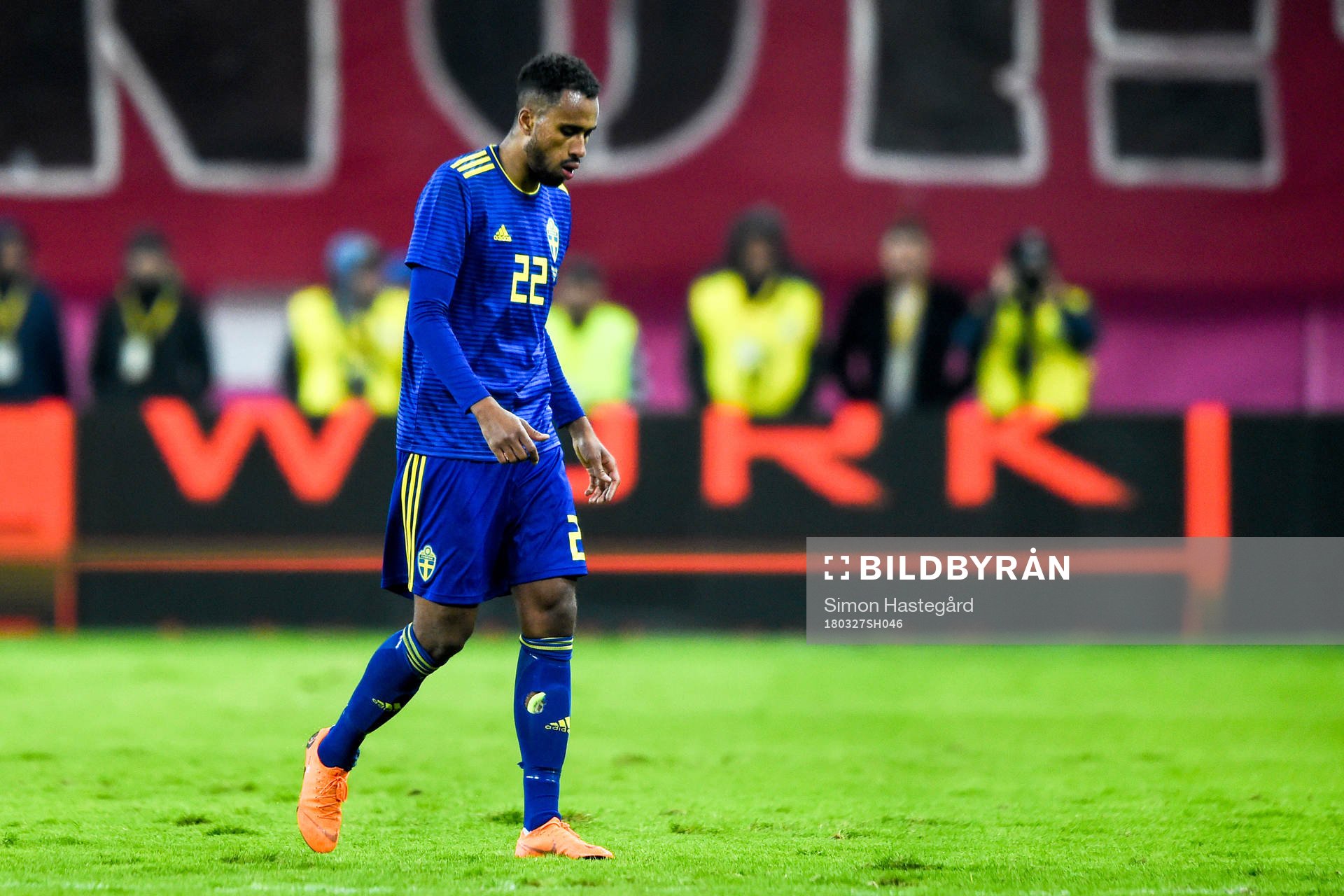 Sveriges Isaac Kiese Thelin deppar