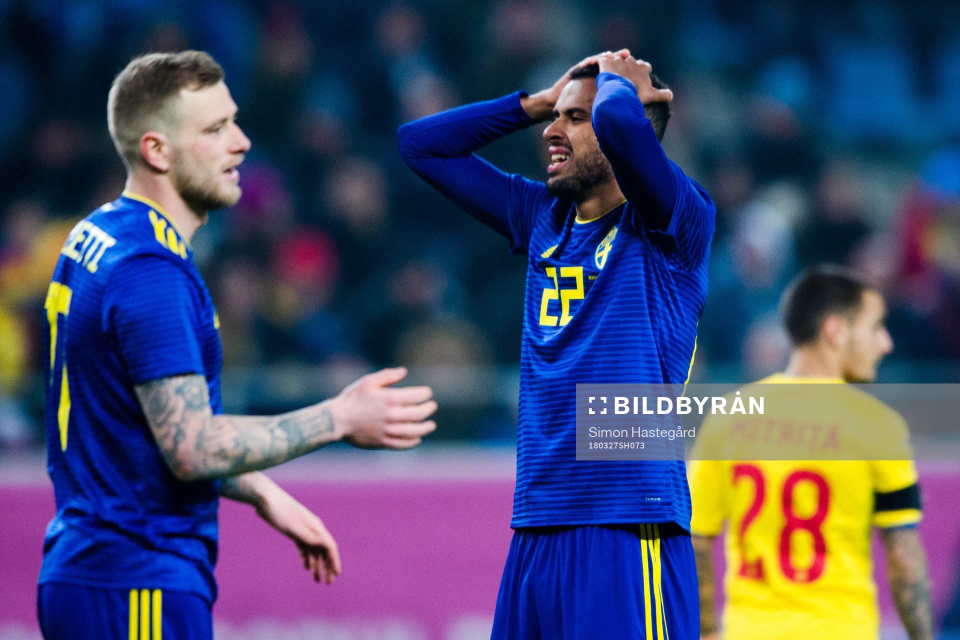Sveriges John Guidetti och Isaac Kiese Thelin deppar