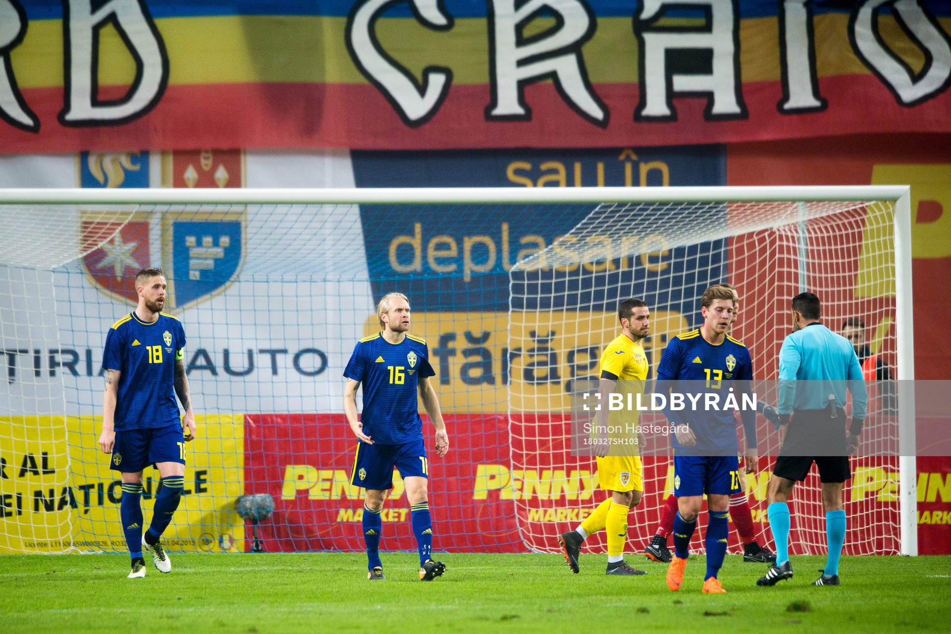 Sveriges Pontus Jansson , Johan Larsson och Alexander