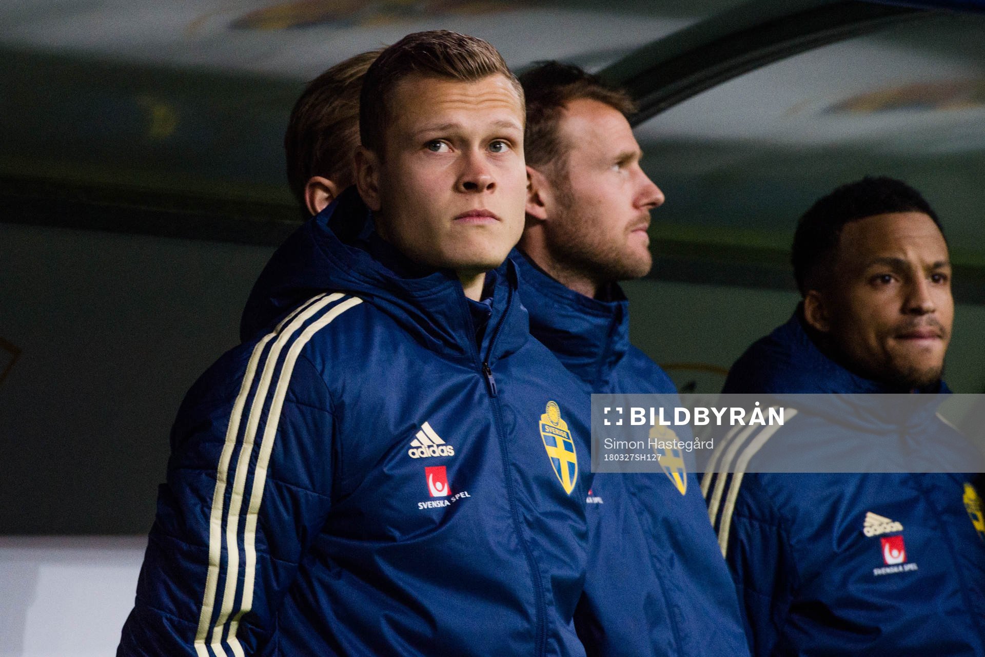Sveriges Viktor Claesson på bänken före en
