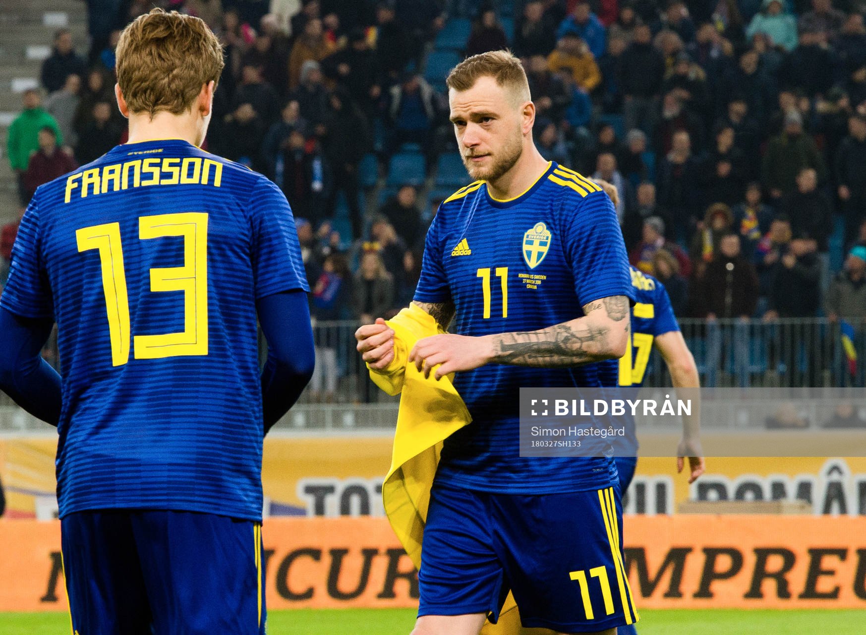 Sveriges Alexander Fransson och John Guidetti före en