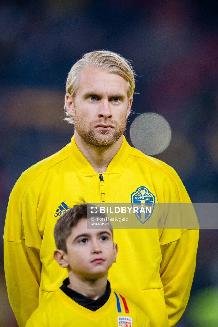 Sveriges Johan Larsson före en träningslandskamp i