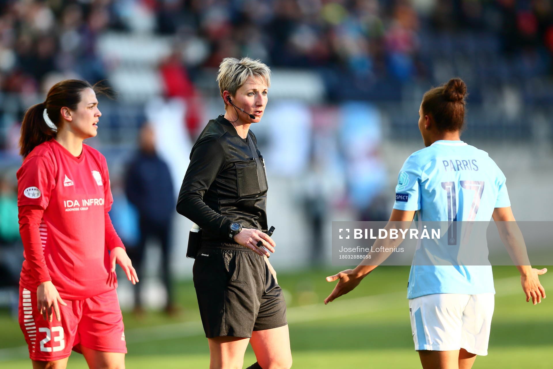 Domare Jana Adamkova, Marija Banusic  och Nikita Parris