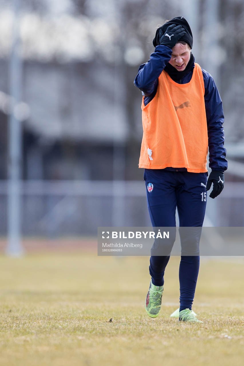 Helsingborgs Max Svensson grimaserar