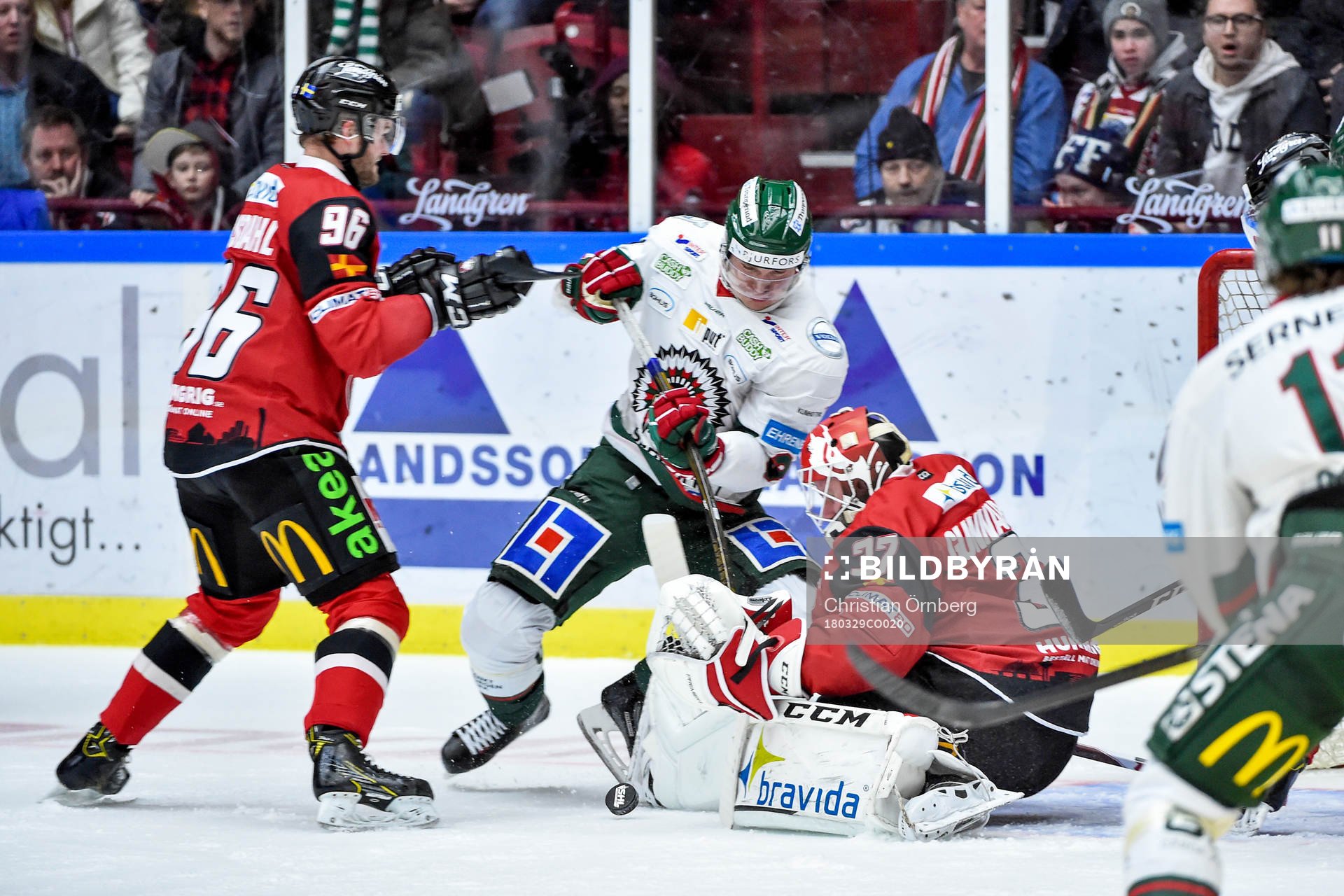 Frölundas Carl Grundström och Malmö Redhawks Kim Rosdahl